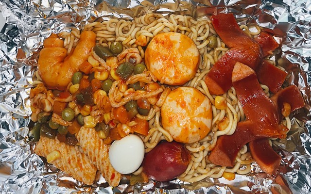 Tiệm Ăn Hạnh Phúc - Mì Trộn Indomie, Bánh Gối & Đồ Ăn Vặt - Định Công