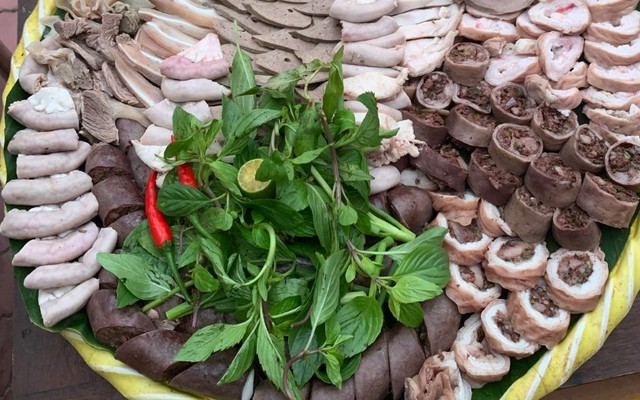 Minh Thắng - Cháo Lòng, Má Heo & Lẩu Lòng - 1475 Lê Chí Dân