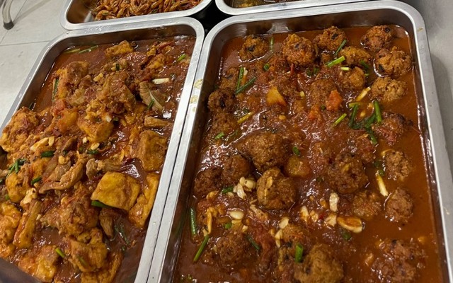 Cơm Bình Dân Anh Trường - Cơm Gà & Cơm Sườn - 166 Bồ Đề