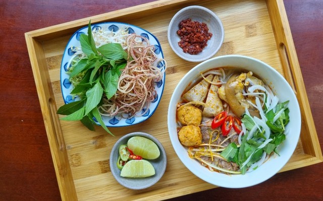 O Liên - Bún Bò Huế - 64 Nguyễn Đình Chiểu