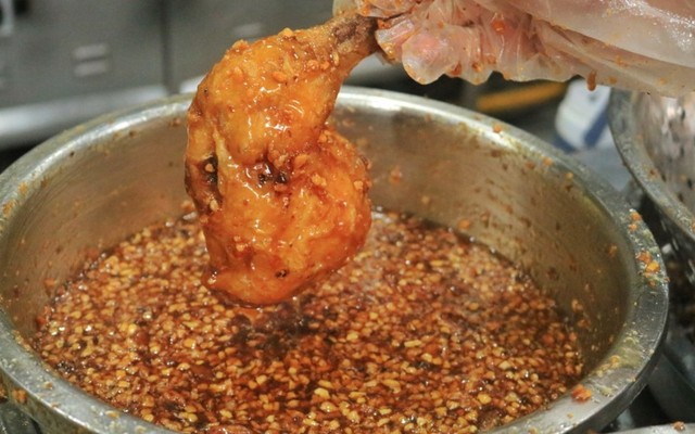 Cơm Gà Xối Mỡ 379 Nha Trang - Cơm Gà & Mì Xào - 18/2A Hà Thanh