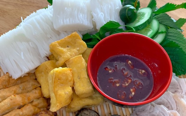 492 QUÁN - Bún Đậu Mắm Tôm & Bánh Mì Chảo - Đối Diện Cổng Chợ Xuân Ổ 