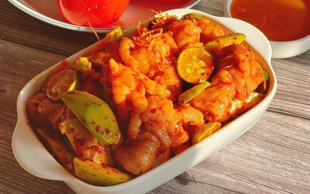 Cà Rốt Quán - Chân Gà & Mì Trộn