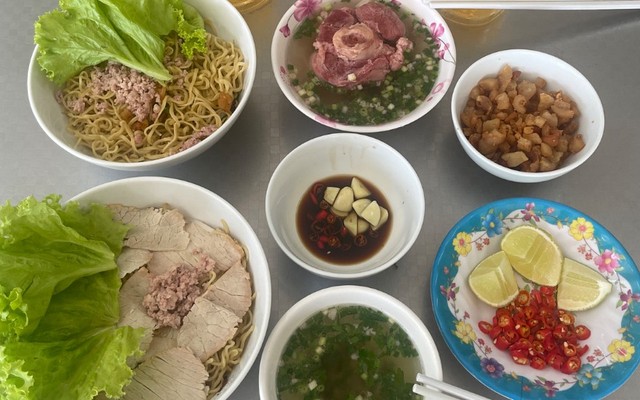 Mì Chí Nên - Mì, Hủ Tiếu & Hoành Thánh - Bùi Hữu Nghĩa