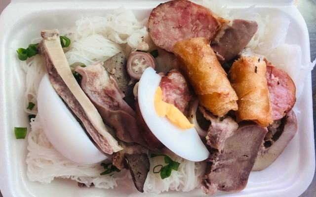 Bánh Hỏi & Cháo Lòng Cô Yến - Trần Phú