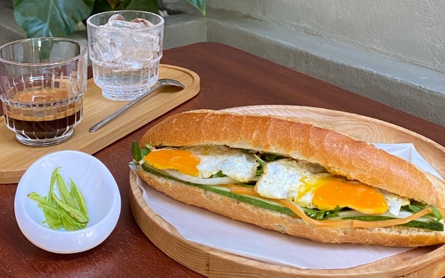 Rosi Food & Coffee - Quán Bán Burger, Bánh Mì & Pasta - 240 Trần Bạch Đằng