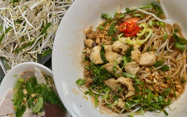 Cô Sáu - Hủ Tiếu, Bún Bò & Bún Riêu - Phú Thuận