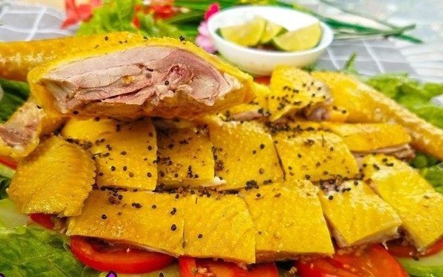 Gà Ủ Muối Xiao & Chân Gà Sả Ớt (Sốt Thái) - Trương Định