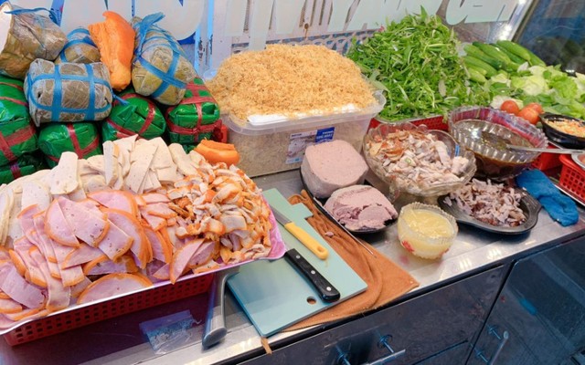 Minh Tâm - Lò Heo Quay, Vịt Quay & Bánh Mì - 69 Đường Số 29