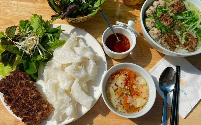 BÚN CHẤM THÀNH CÔNG - Bún Chả Ninh Bình Gia Truyền 30 Năm - 280 Hồ Tùng Mậu