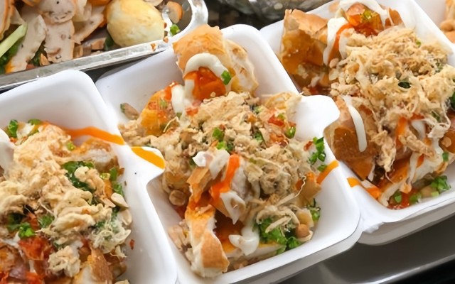 Bánh Mì Hai Hai - Bánh Mì Muối Ớt & Sốt Kem Phô Mai - Trâu Quỳ