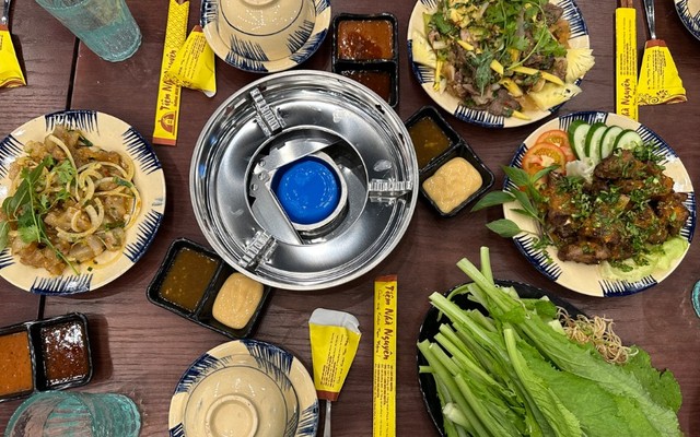 Tiệm Nhà Nguyên - Lẩu Bò Giáo Sĩ - Lã Xuân Oai