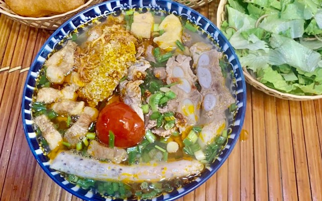Yến’s Rieu Delight - Bún Riêu Tóp Mỡ, Lẩu Riêu & Chè Sầu Liên - Số 10 Ngõ 76/2 Duy Tân