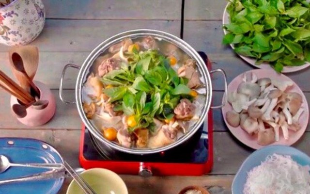 LẨU GÀ LÁ É - Ung Văn Khiêm