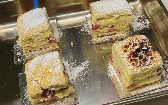 Tiệm Bánh Viernes Patisserie - Bánh Ngọt, Cà Phê & Đồ Ăn Nhanh - Trấn Vũ