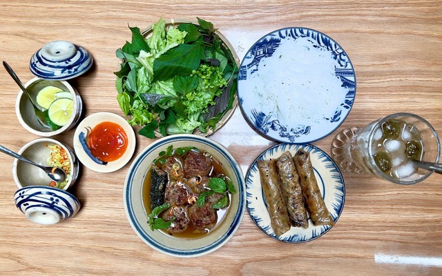 BÚN CHẢ TÂY HỒ - Bún Chả Hà Nội - GS 1
