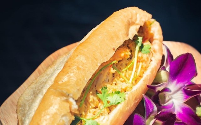 Cơm Gà & Bánh Mì Nhà Thỏ - Calmette Quận 1