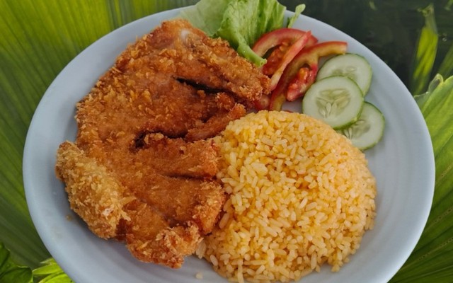 A Chay - Cơm Gà & Cơm Sườn Xối Mỡ - Đường Số 6