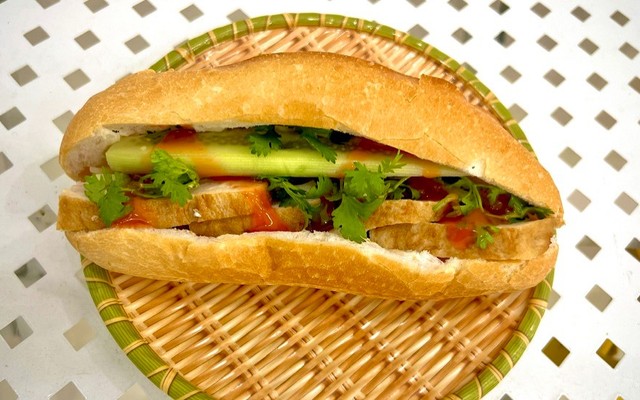 Bánh Mỳ Chả Nóng Dũng Hạnh - Bánh Mỳ Kẹp Chả Nóng - 56 Nguyễn Tuân