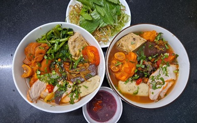 CÔ SÁU - Canh Bún Riêu & Ăn Vặt - Hồ Thành Biên