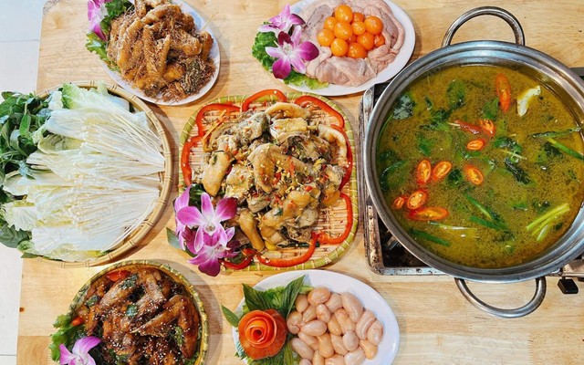 LẨU GÀ LÁ É - BÚN MIẾN NGAN CÔ BẾU