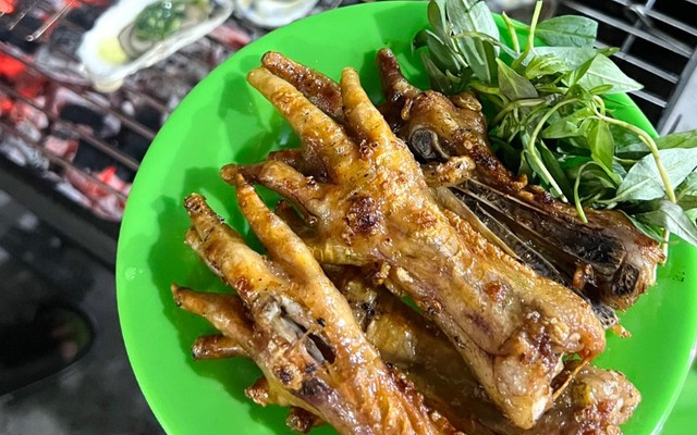 Quán Hẻm 169 - Ốc & Chân Gà Nướng - Trần Văn Đang