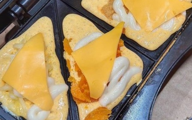 Ăn Vặt Ỉn Ỉn - Hotdog Phô Mai Tan Chảy - Hố Nai