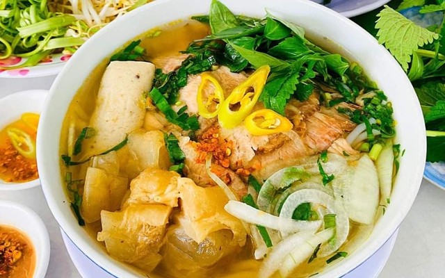 Bún Bò Huế Chị Bảy - Bún Bò, Phở & Bò Kho - Đường Phan Trung