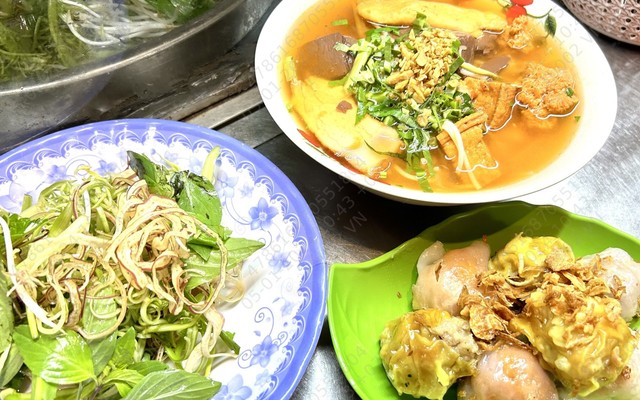 Quán Ăn Thuận Phát - Bún Riêu, Há Cảo Xíu Mại & Bột Chiên Trứng - 418/4 Trần Phú