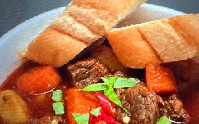 Cô Hoàng - Bò Sốt Vang - Tô Hiệu