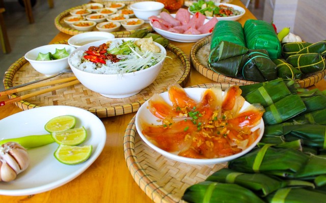 Cơm Mì Bún Hến, Món Huế 3 Mẹt - Lê Văn Sỹ