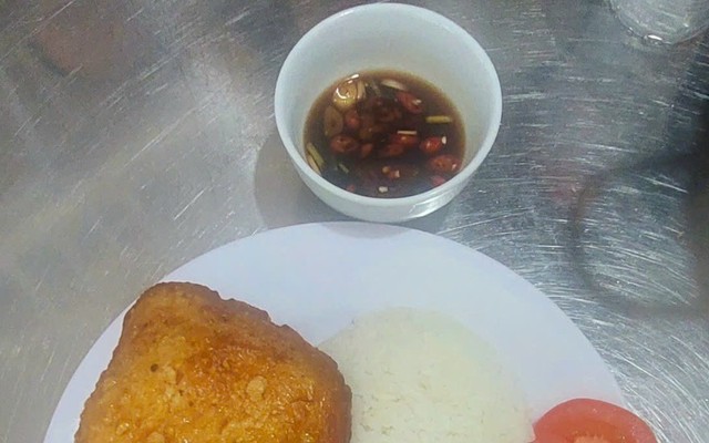 Tiệm Ăn Nhà Khánh - Bánh Mì Bò Kho, Cơm Gà Xối Mỡ & Bánh Hỏi Heo Quay Da Giòn - Nguyễn Trãi