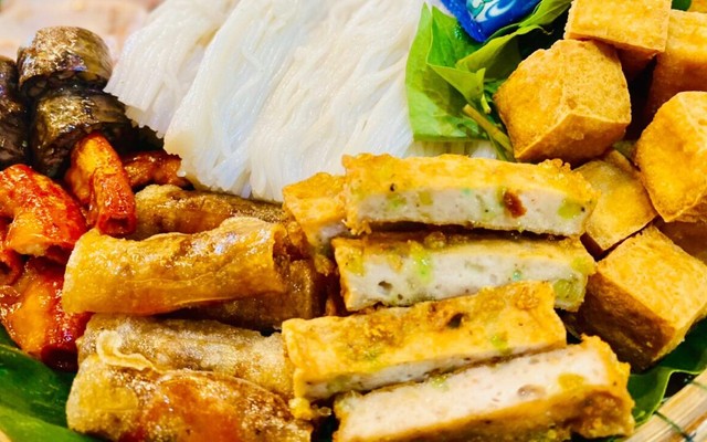 Bún Đậu Bến Quê - 49 Y Wang