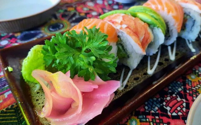 Tiara - Sushi & Coffee - 32 Âu Cơ