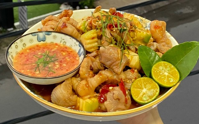 Lion - Tiệm Trà & Chân Gà Sốt Thái - Hồng Lạc