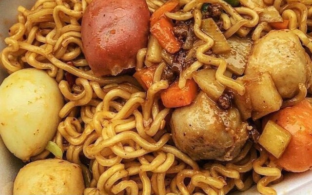 Tiệm Ăn Vặt Gấu Nhỏ - Mì Trộn & Xiên Ăn Vặt  - Lương Ngọc Quyến