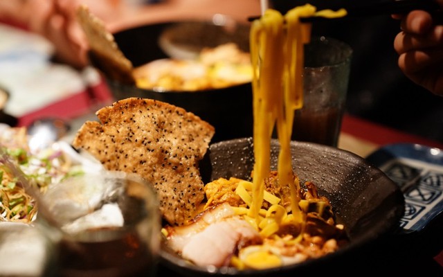 Mỳ Quảng Cô Kiều - Mỳ Quảng, Bún Lòng Xào Nghệ & Chim Bồ Câu Pháp Quay - 48 Vi Ba