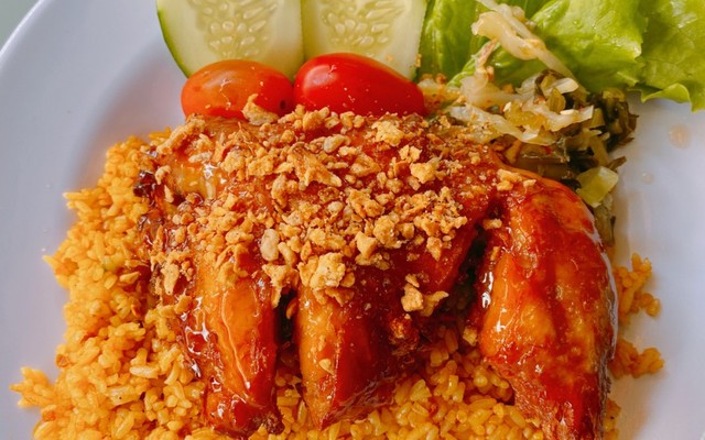 Tâm Ký 2 - Cơm Gà Xối Mỡ - 329 Phạm Văn Đồng