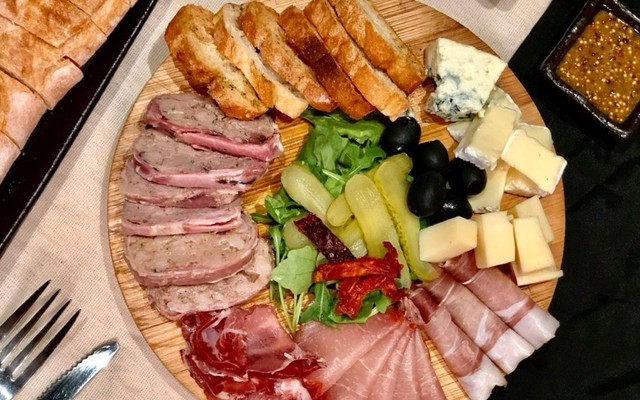 Chez Gilbert Saigon - Nhà Hàng - 17 Trần Hưng Đạo