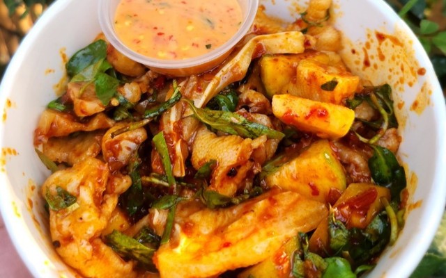 Chang - Tai Mui, Bạch Tuột & Chân Gà Rút Xương Sốt Thái - 150/8 Nguyễn Hoàng