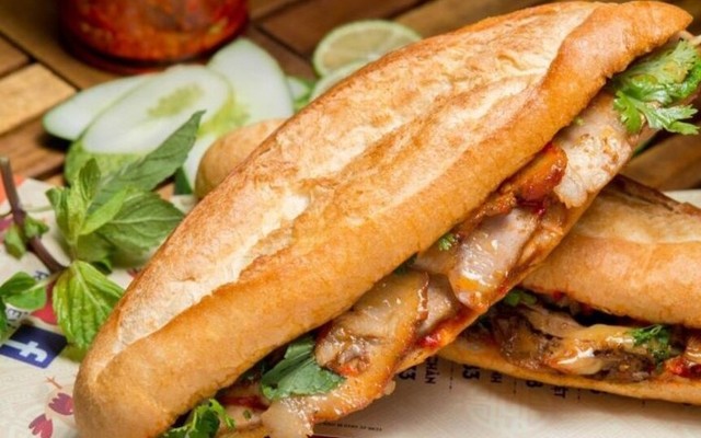 Bánh Mì Pate Cột Đèn - Ngõ 260 Cầu Giấy