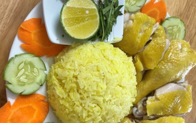 Cơm Gà Tam Kỳ - Nước Ép Cô Ba