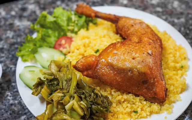 Cơm Gà Xối Mỡ Atisu - Hậu Giang