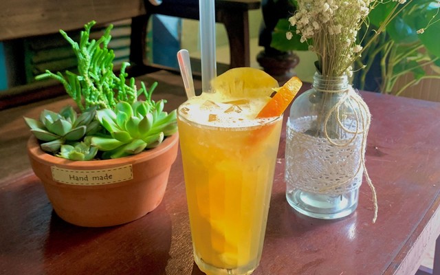 Trà, Cà Phê & Sữa Dừa Trái Cây Út Nhỏ - Phan Văn Trị Q5