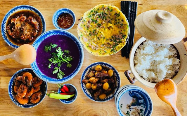 Cơm Nhà Cô Ba - 320 Hồ Tùng Mậu