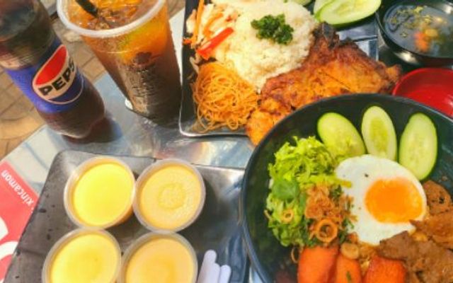 Tiệm Phố Đông - Mì Trộn & Cơm Tấm - Đinh Tiên Hoàng