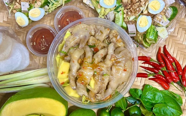 Gánh Ăn Vặt - Bánh Tráng Mỡ Hành & Chân Gà Rút Xương