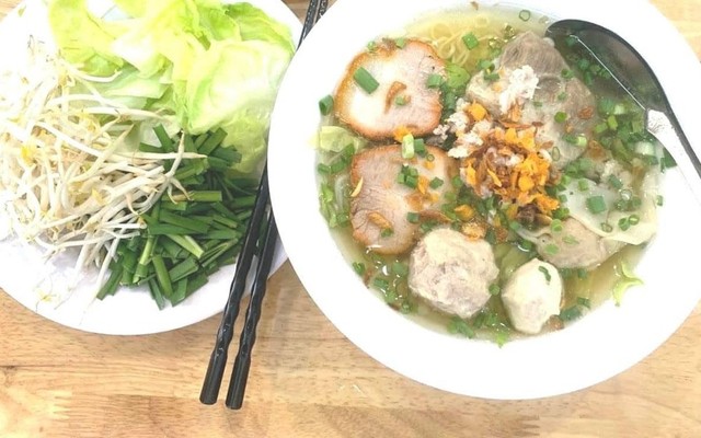 Hủ Tiếu Mì Sườn - Minh Hiền