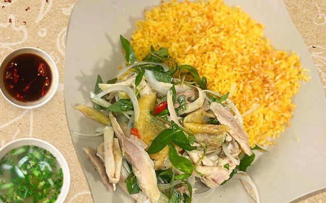 Cơm Gà Xối Mỡ - Chi
