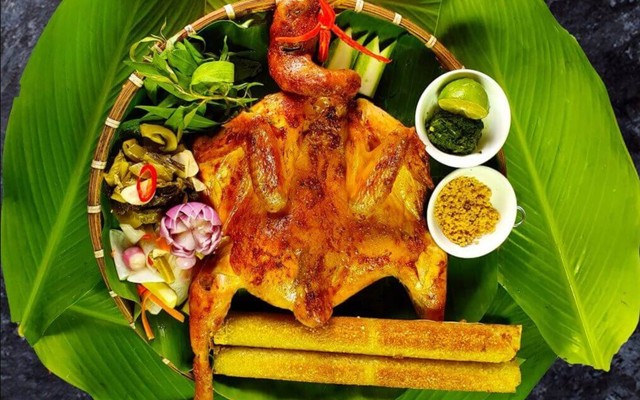 Gà Nướng Cơm Lam & Bánh Bao - Tiến Phát